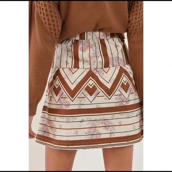 Anthropologie Tiny Raleigh abstract print Mini Skirt Size: M - Picture 3 of 8